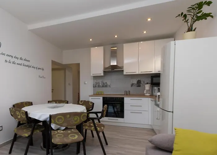 By The Sea Medici, Omis - 1046 아파트 미미체